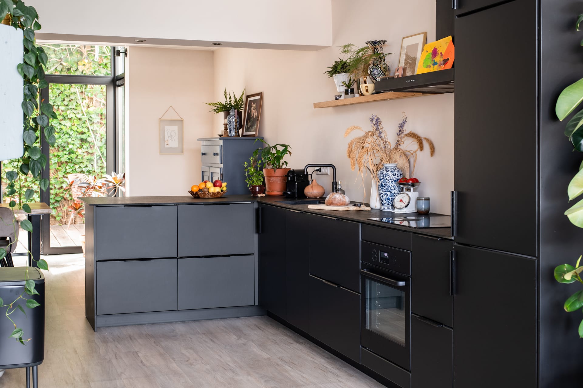 Binnenkijken bij interieur stylist in Boskoop – Kleurrijk & karaktervol